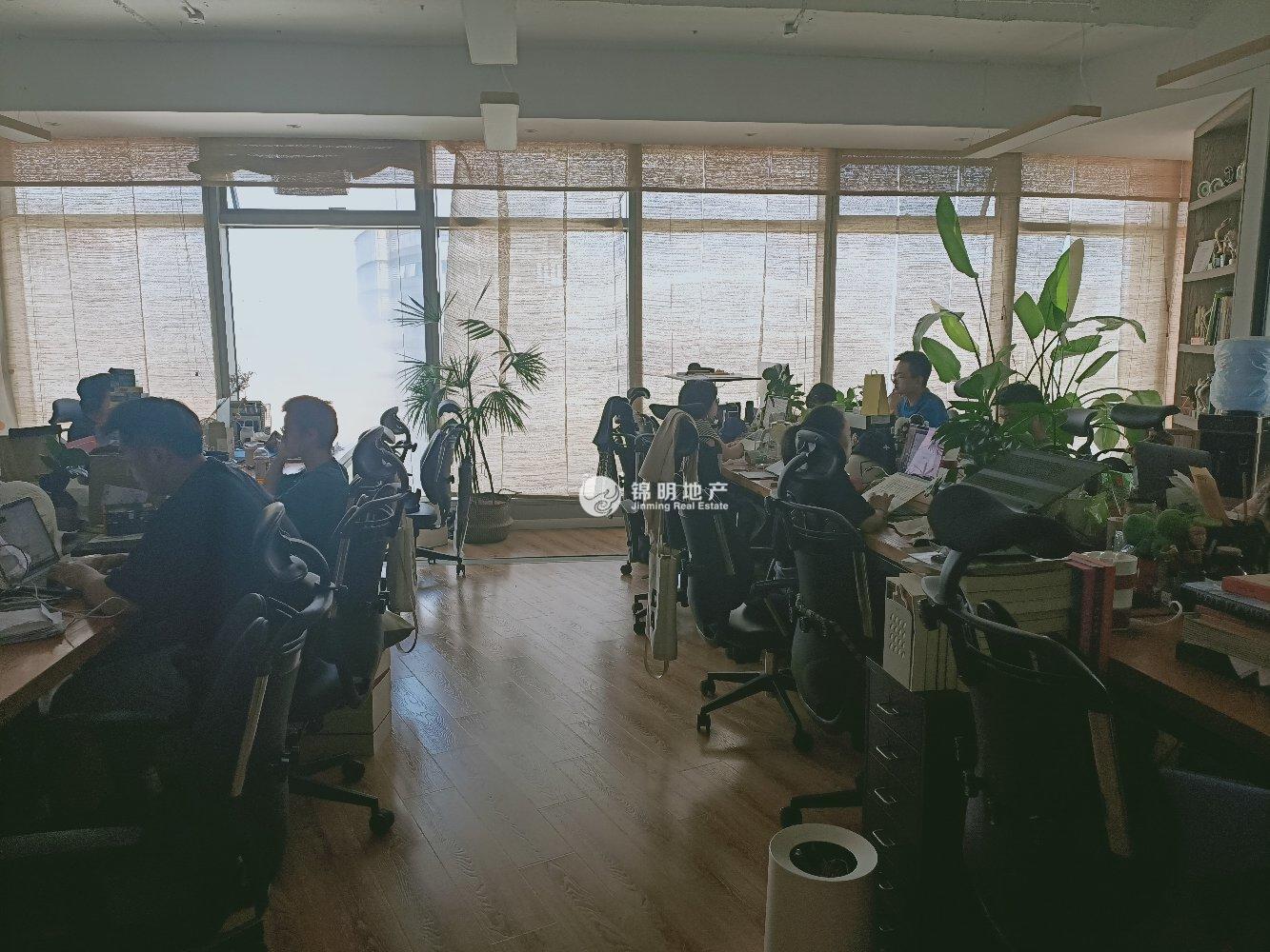 世博滨江绿地海外滩202平米写字楼出租