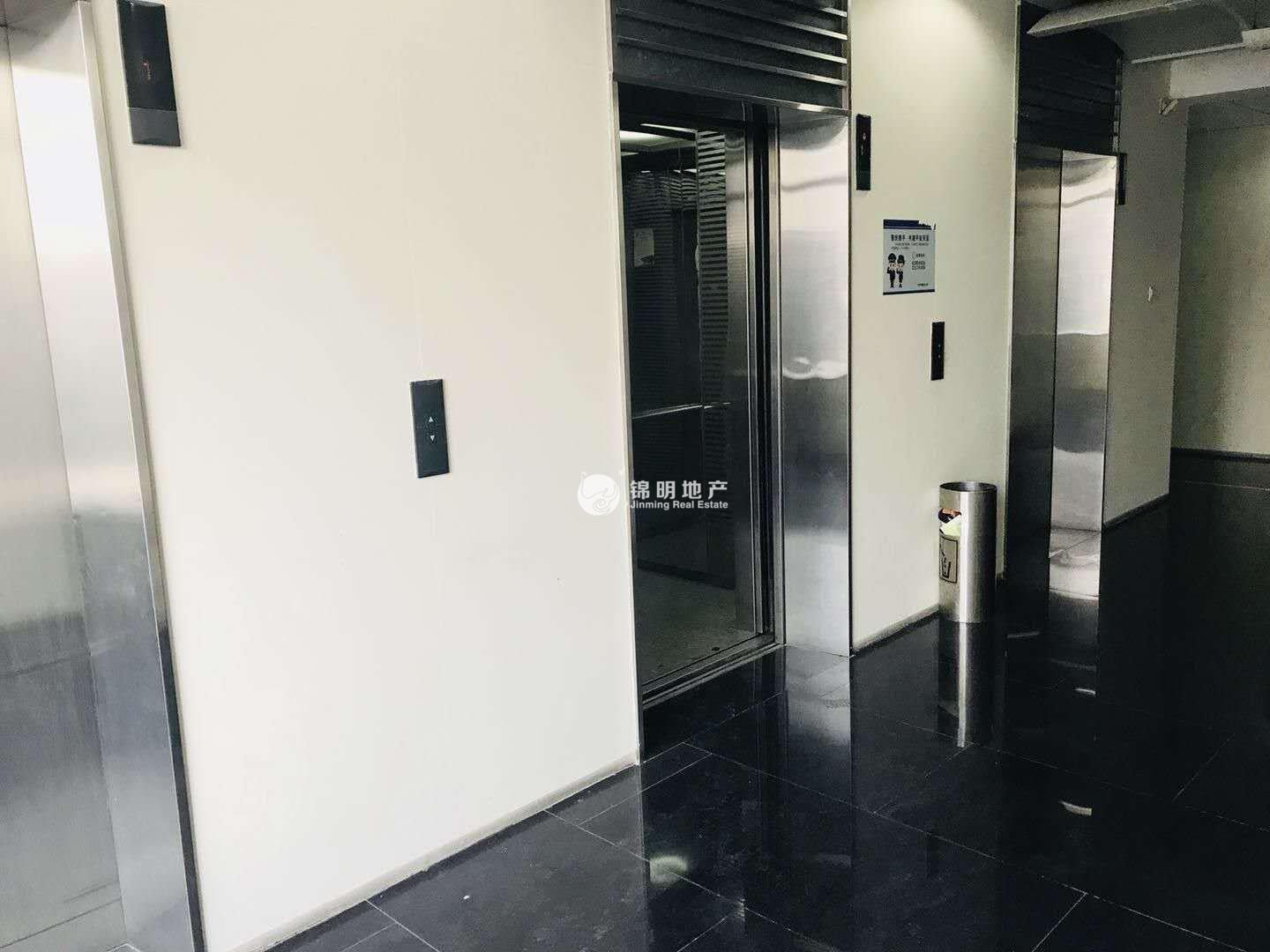 不夜城上海现代交通商务大厦210平米写字楼出租