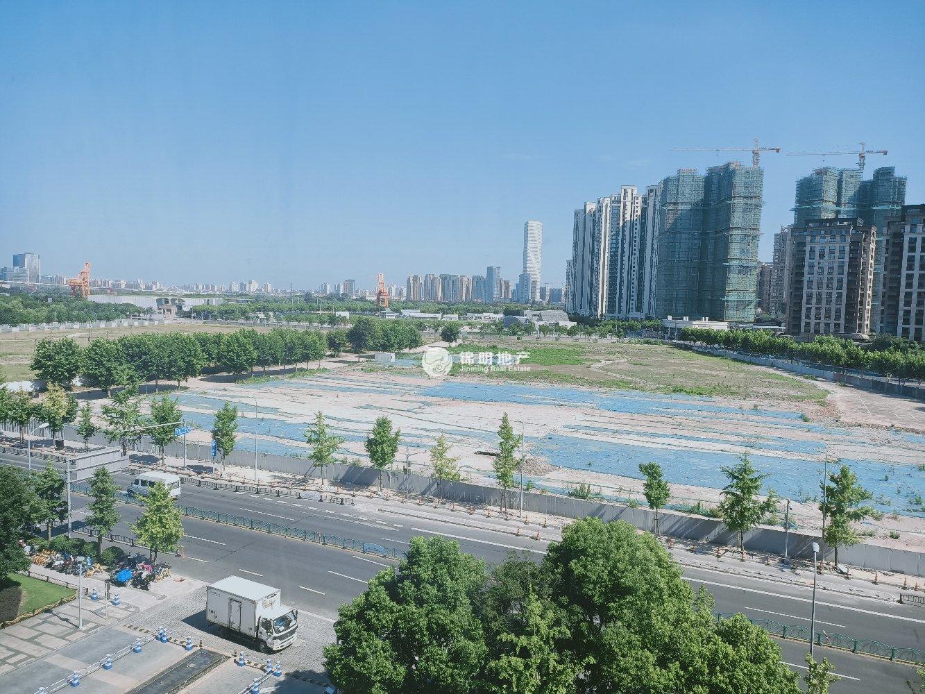 龙华上海绿地中心一期167平米写字楼出租