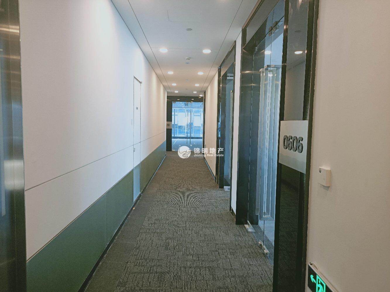 龙华上海绿地中心一期167平米写字楼出租