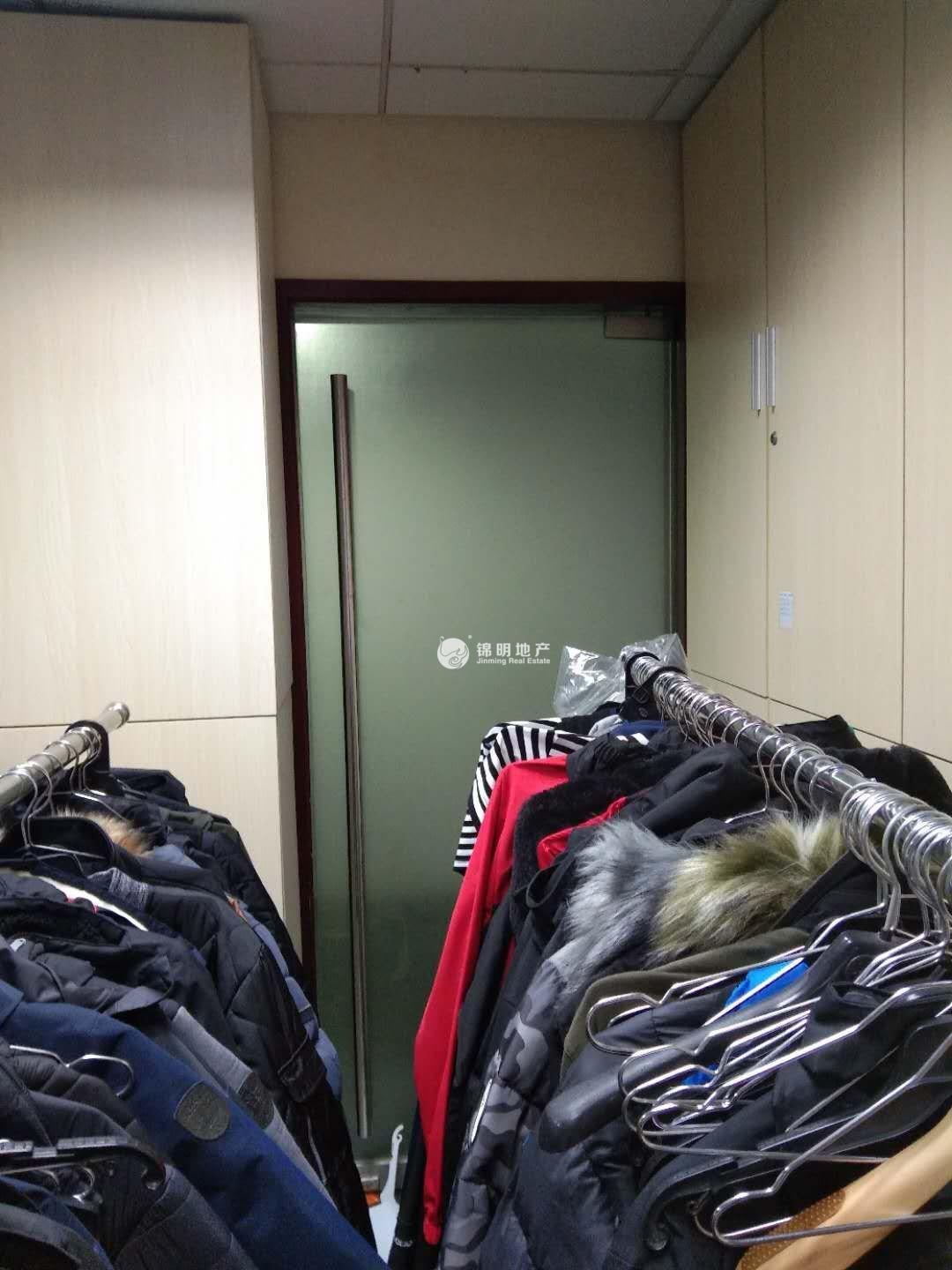 徐家汇均瑶国际广场322平米写字楼出租