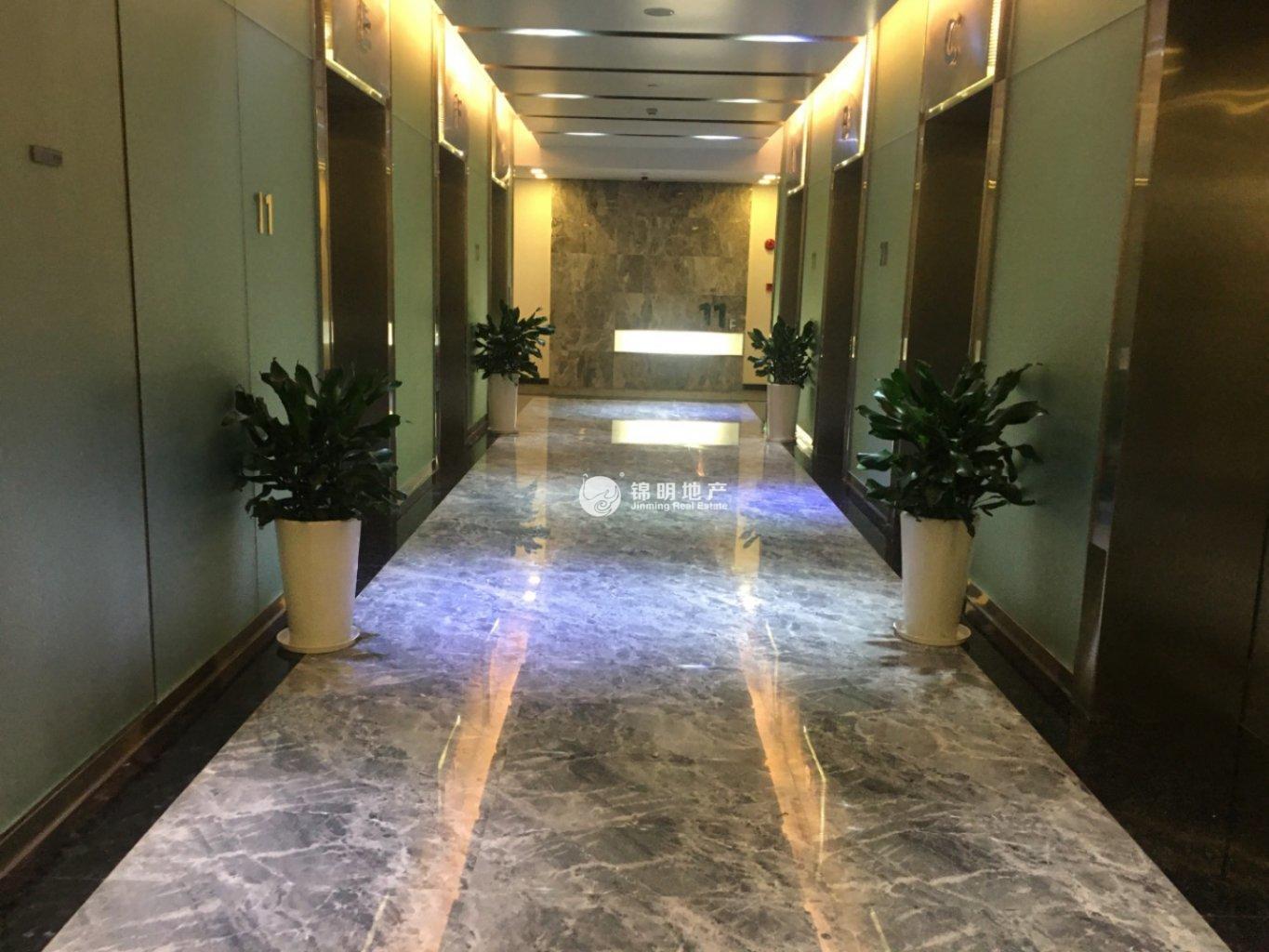 龙华上海绿地中心一期270平米写字楼出租