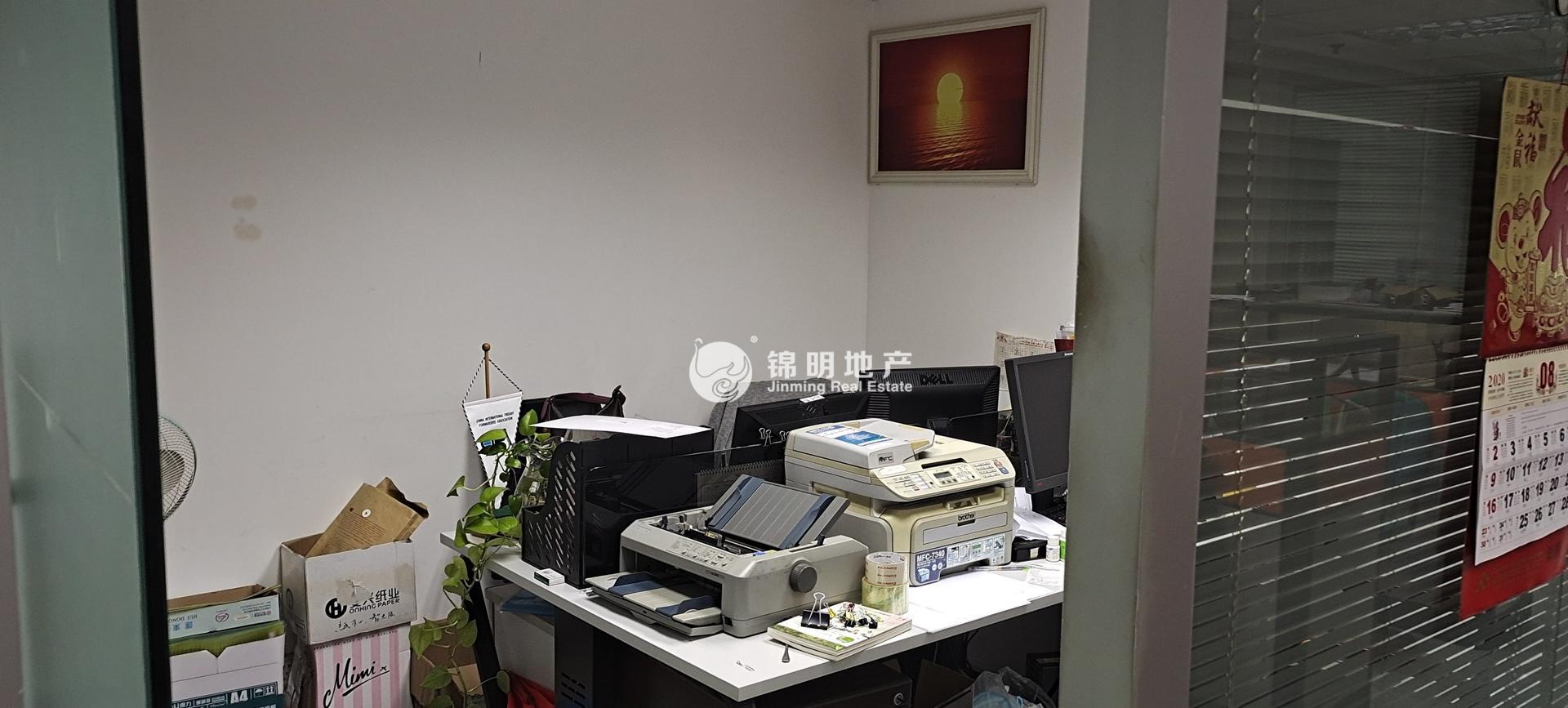 临平路上海商贸大厦108平米写字楼出租