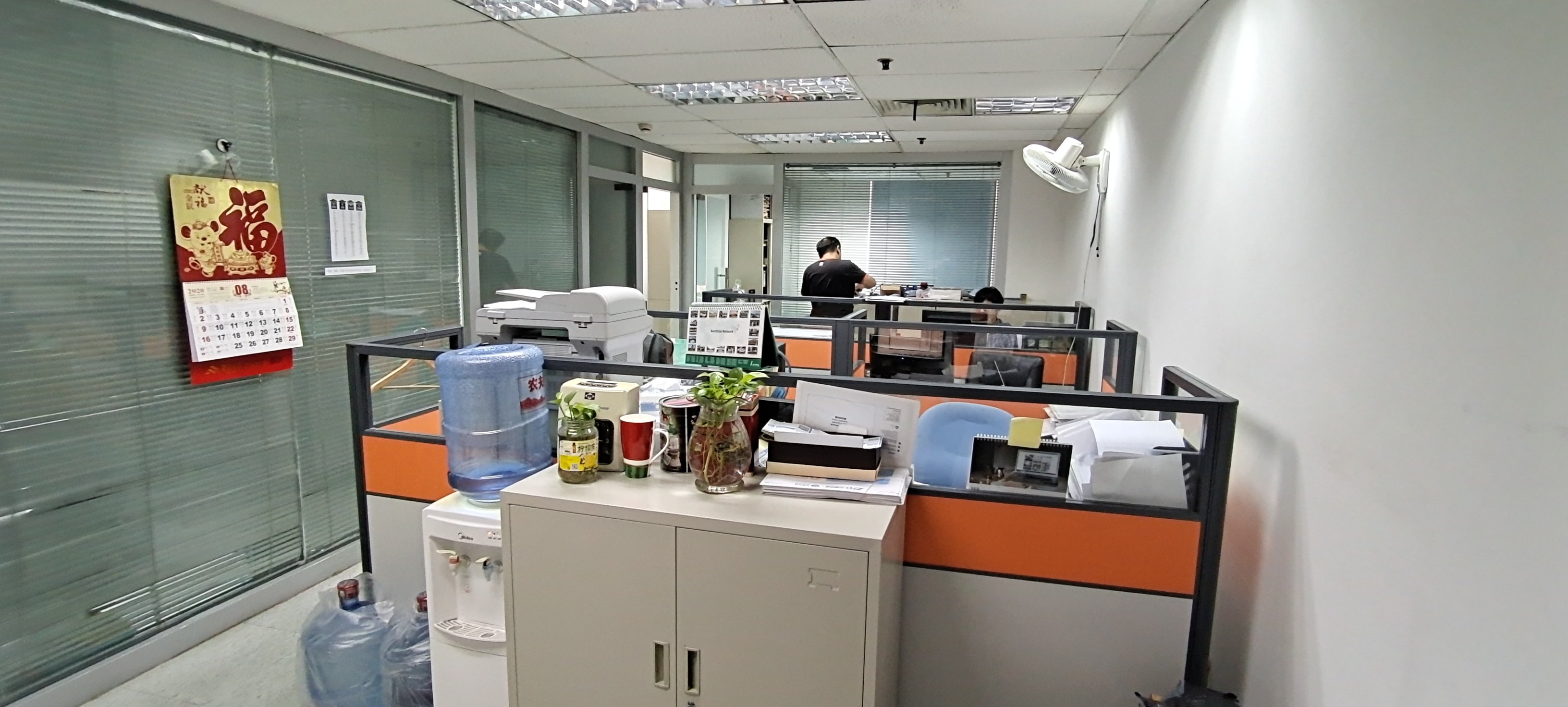 临平路上海商贸大厦108平米写字楼出租