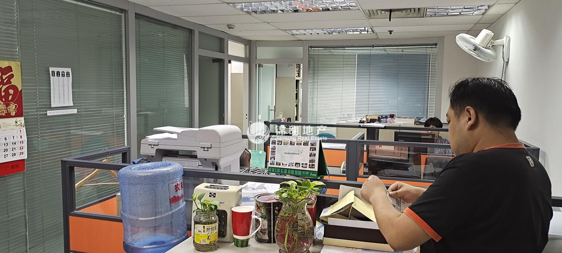 临平路上海商贸大厦108平米写字楼出租