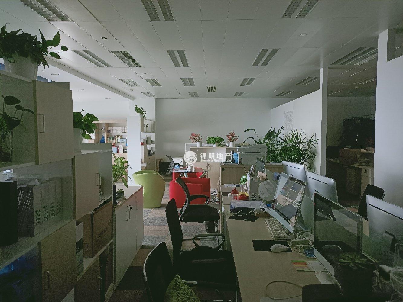 龙华上海绿地中心一期188平米写字楼出租