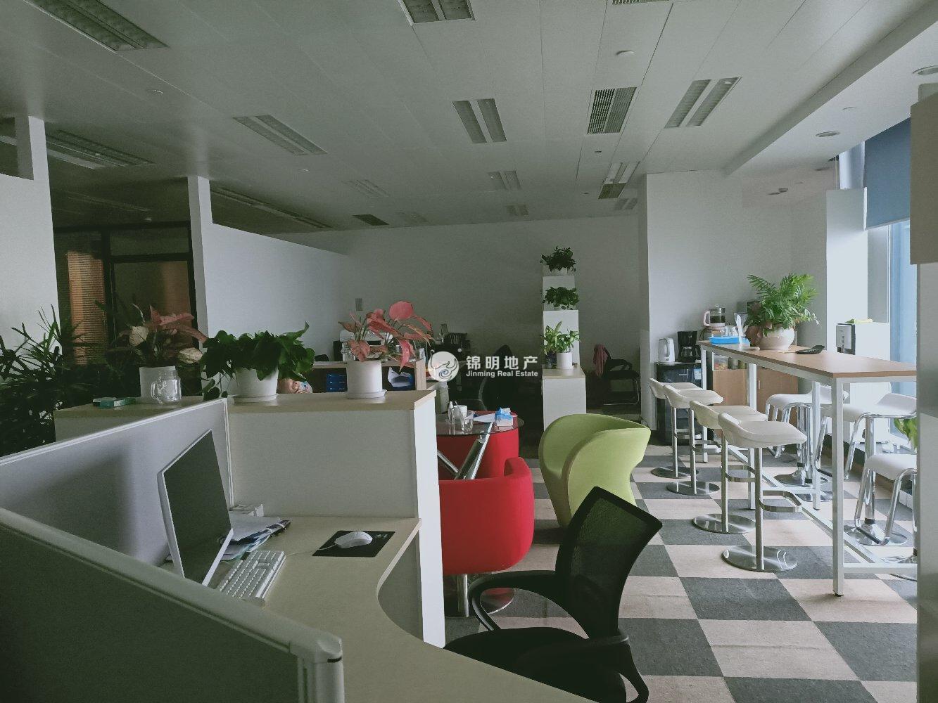 龙华上海绿地中心一期188平米写字楼出租