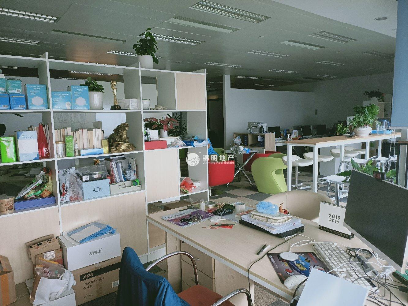 龙华上海绿地中心一期188平米写字楼出租