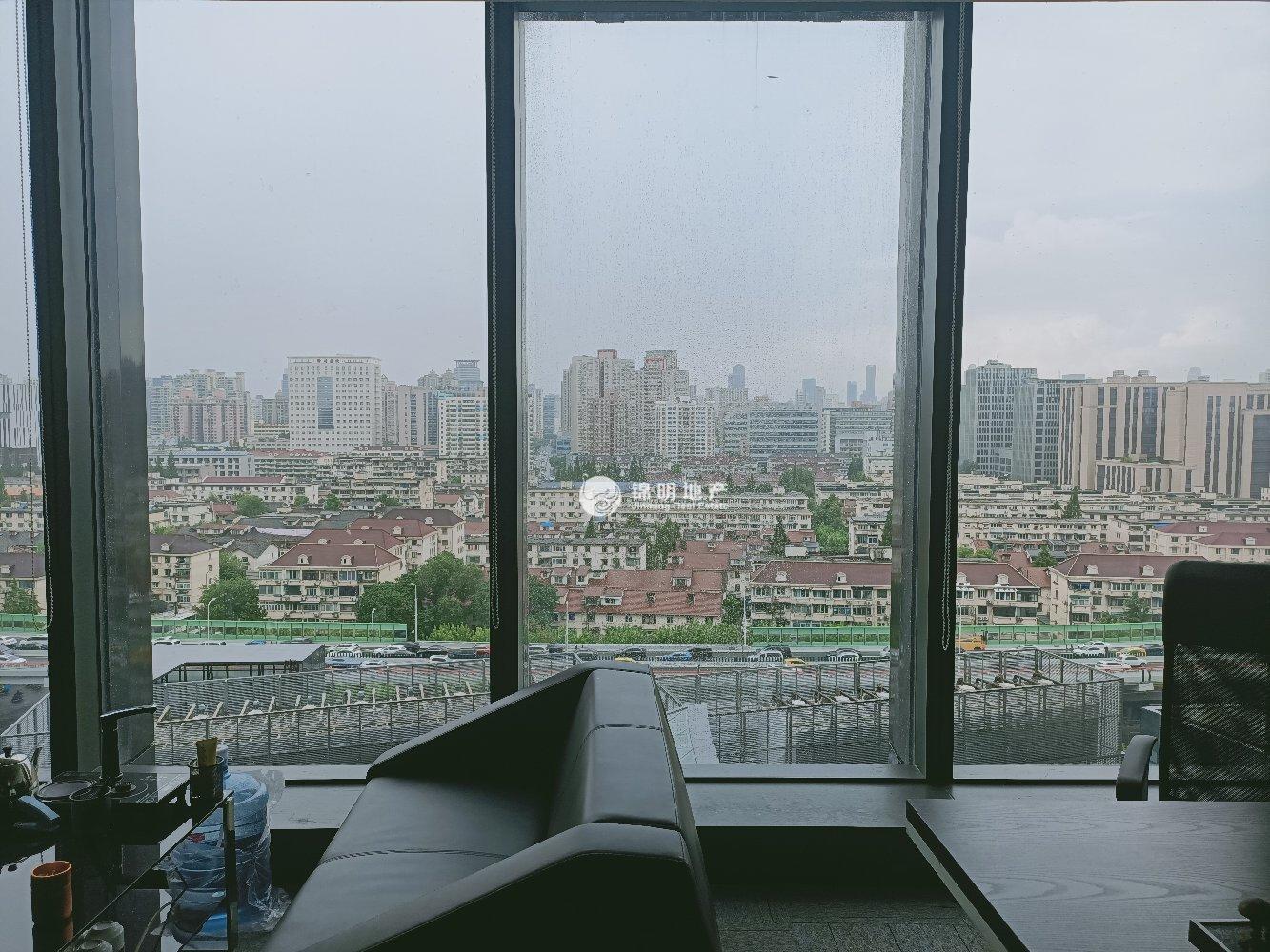 龙华上海绿地中心一期270平米写字楼出租