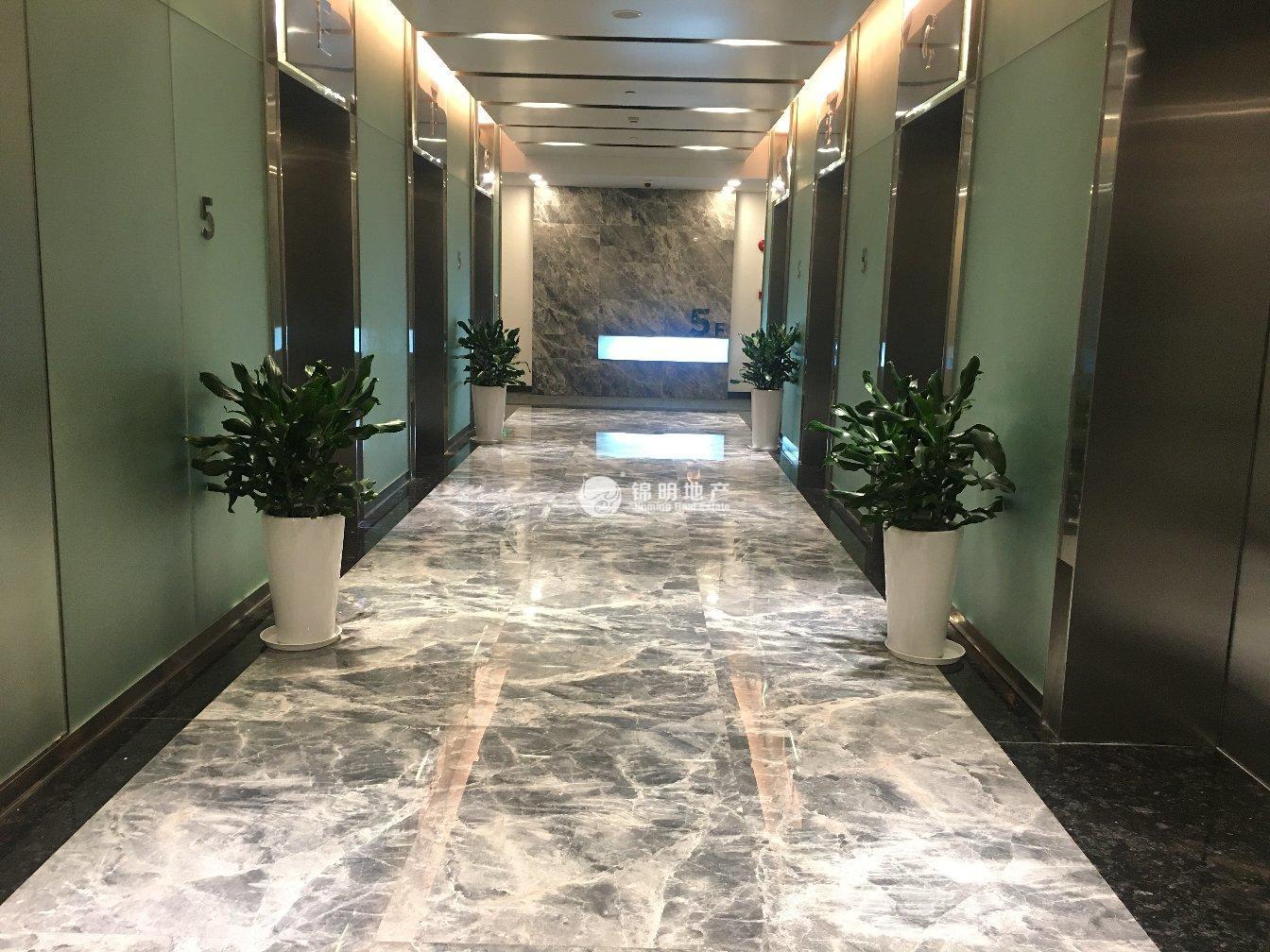 龙华上海绿地中心一期188平米写字楼出租