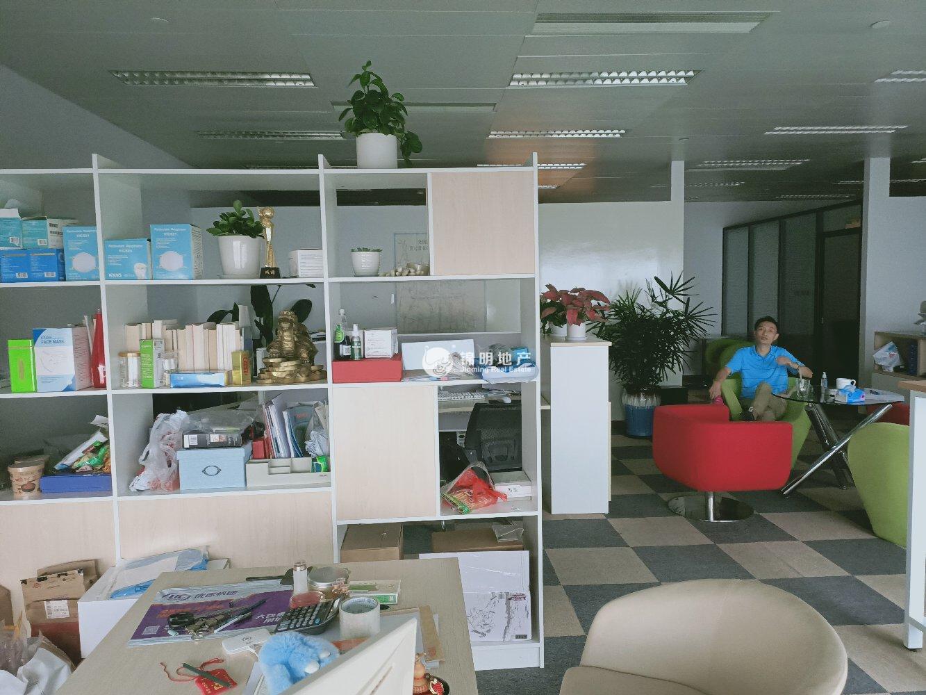 龙华上海绿地中心一期188平米写字楼出租