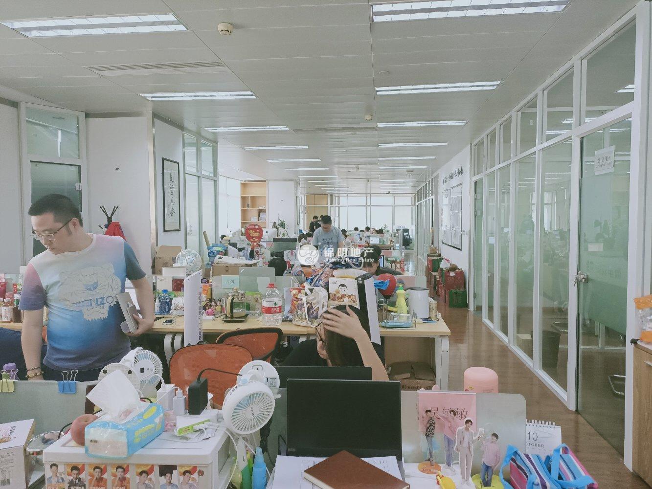 世博滨江绿地海外滩169平米写字楼出租