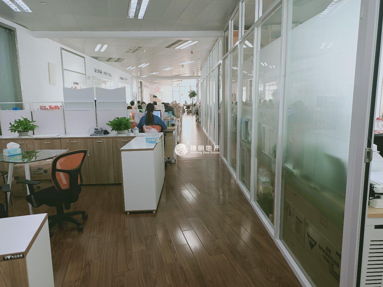 世博滨江绿地海外滩169平米写字楼出租