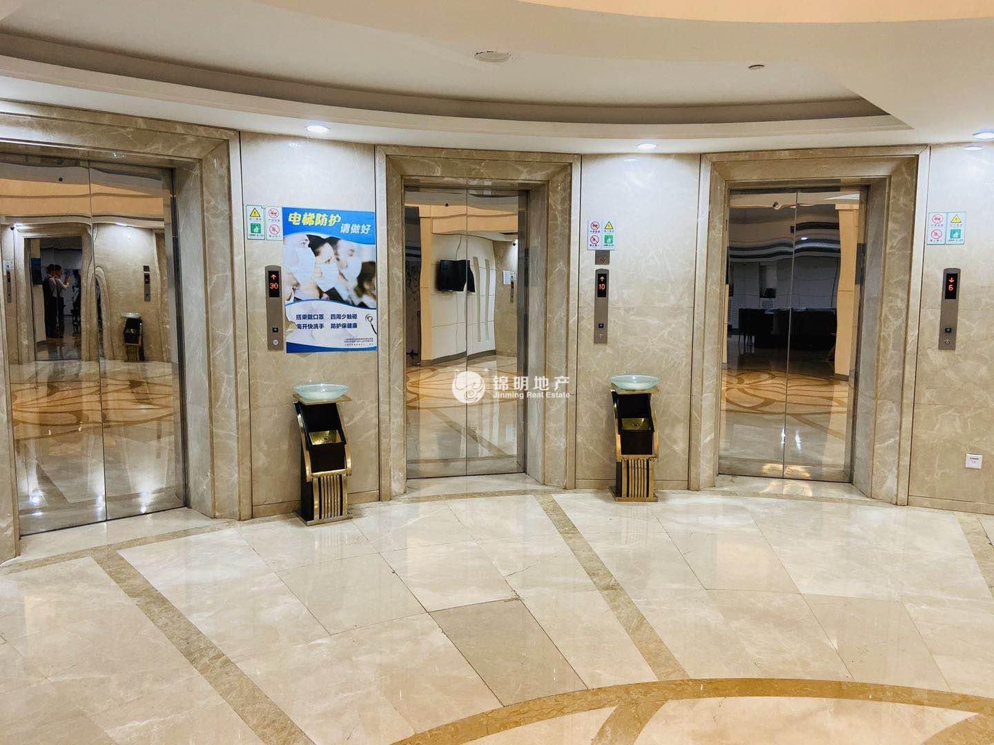 徐家汇嘉汇国际广场126平米写字楼出租