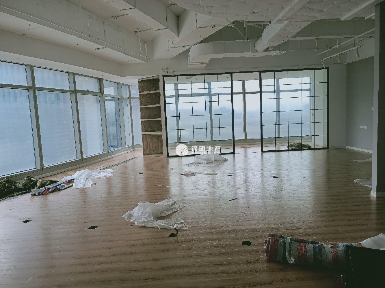 世博滨江绿地海外滩202平米写字楼出租