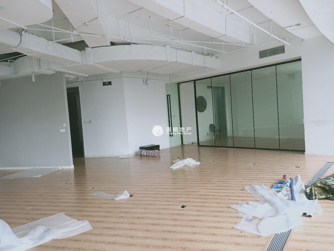 世博滨江绿地海外滩202平米写字楼出租