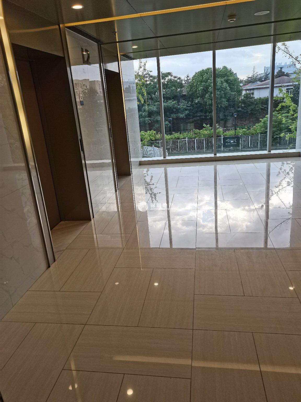 七宝七宝宝龙城113平米写字楼出租