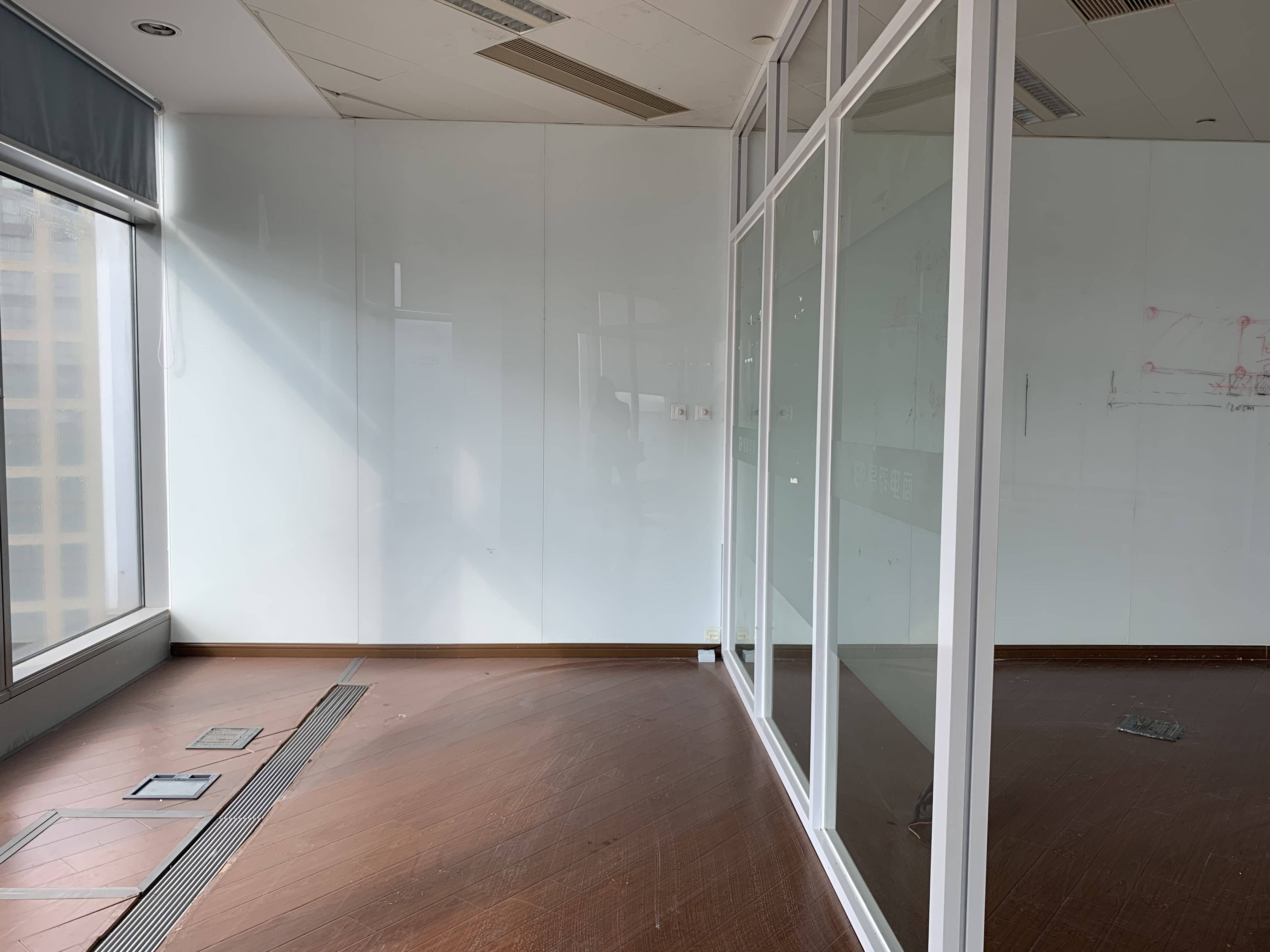 世博滨江绿地海外滩200平米写字楼出租