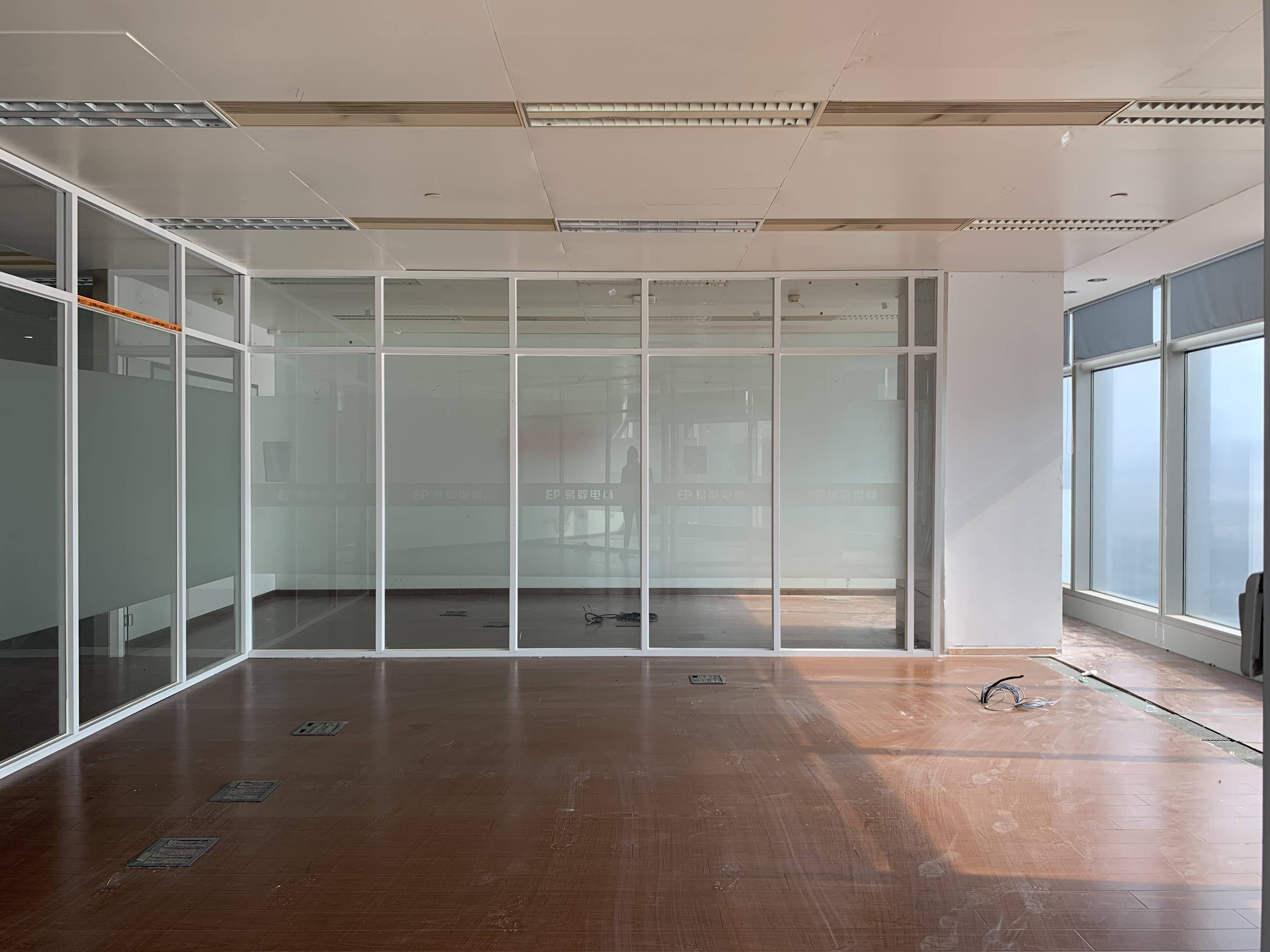 世博滨江绿地海外滩200平米写字楼出租