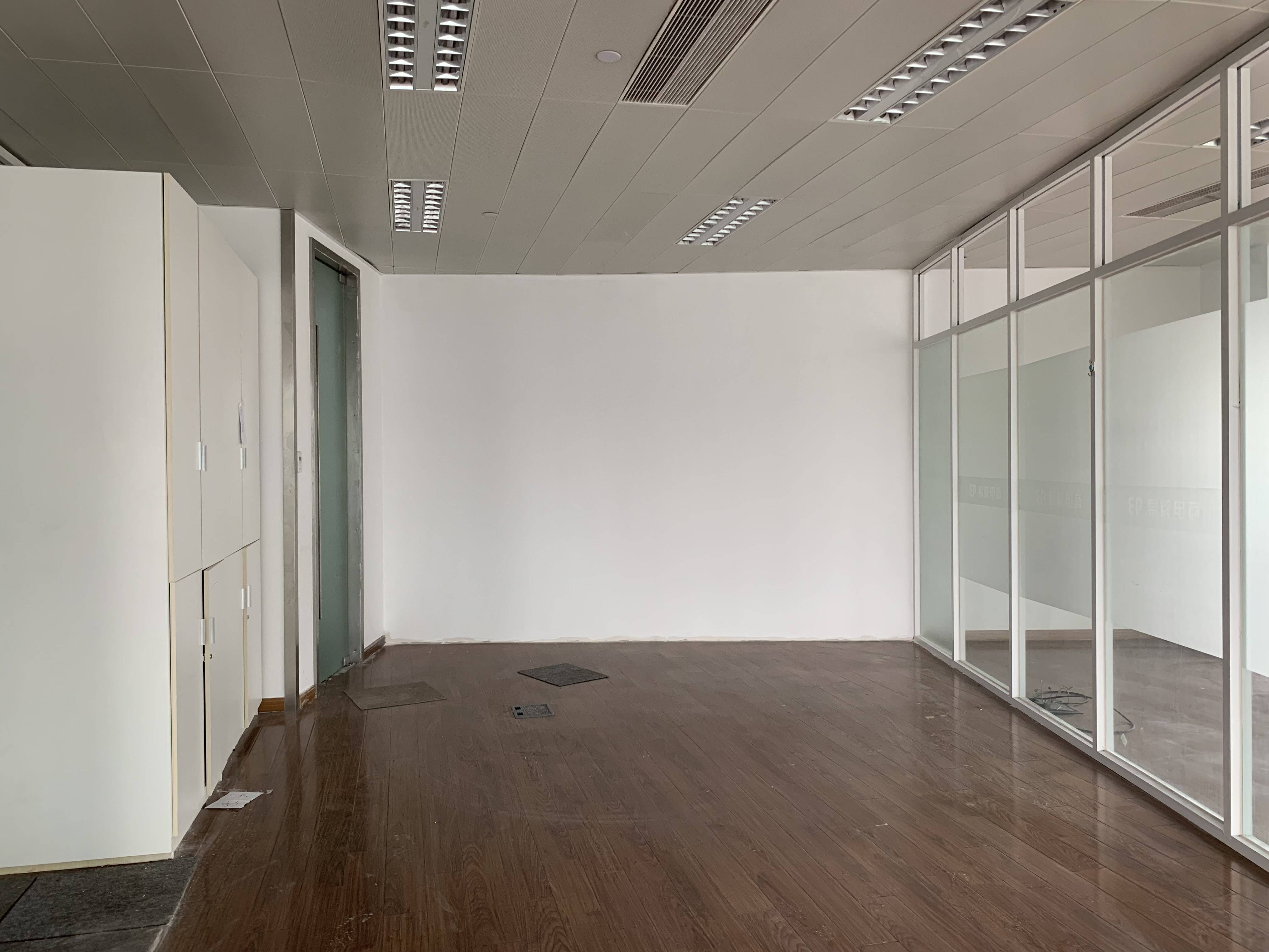 世博滨江绿地海外滩238平米写字楼出租