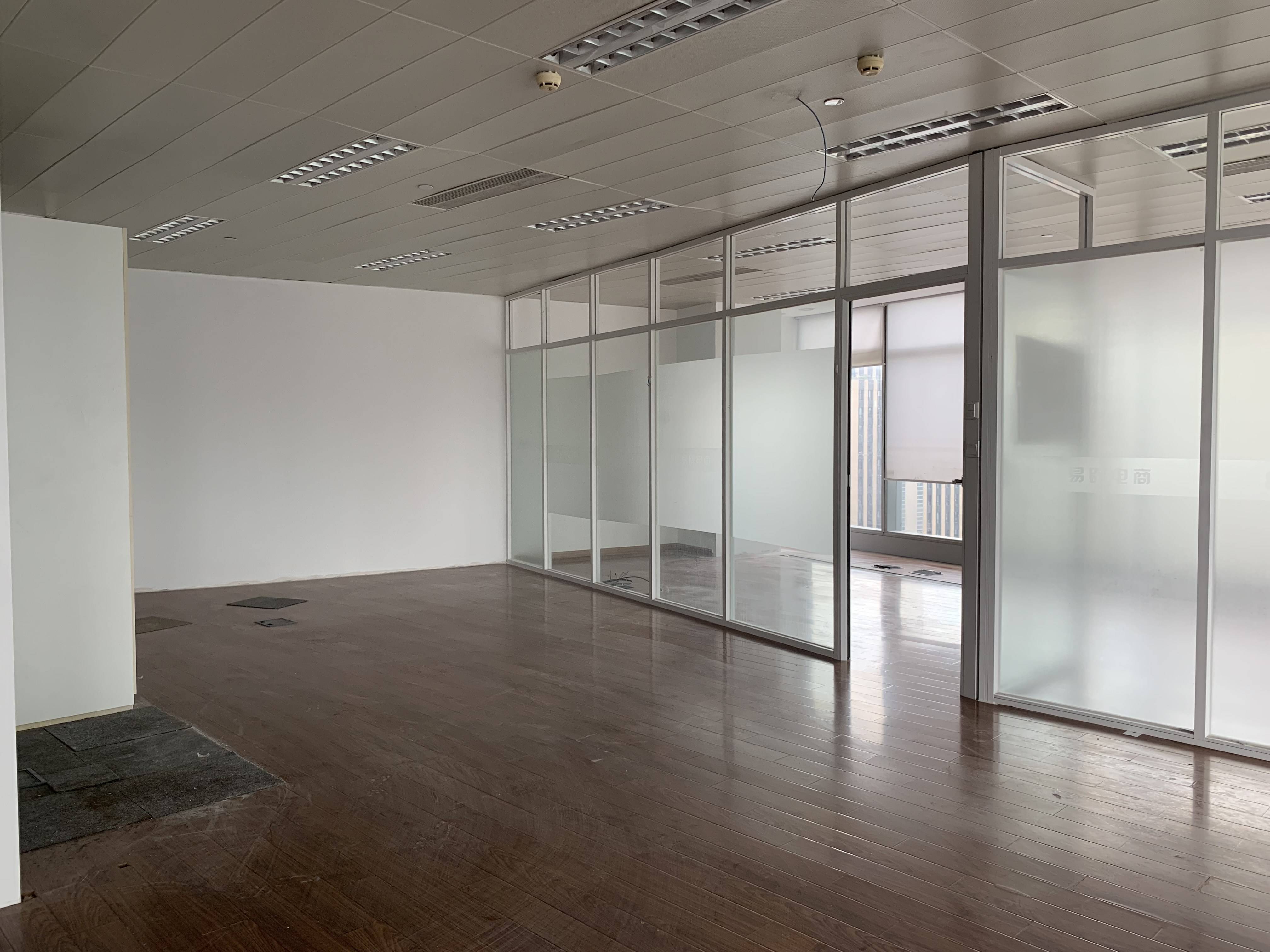 世博滨江绿地海外滩238平米写字楼出租