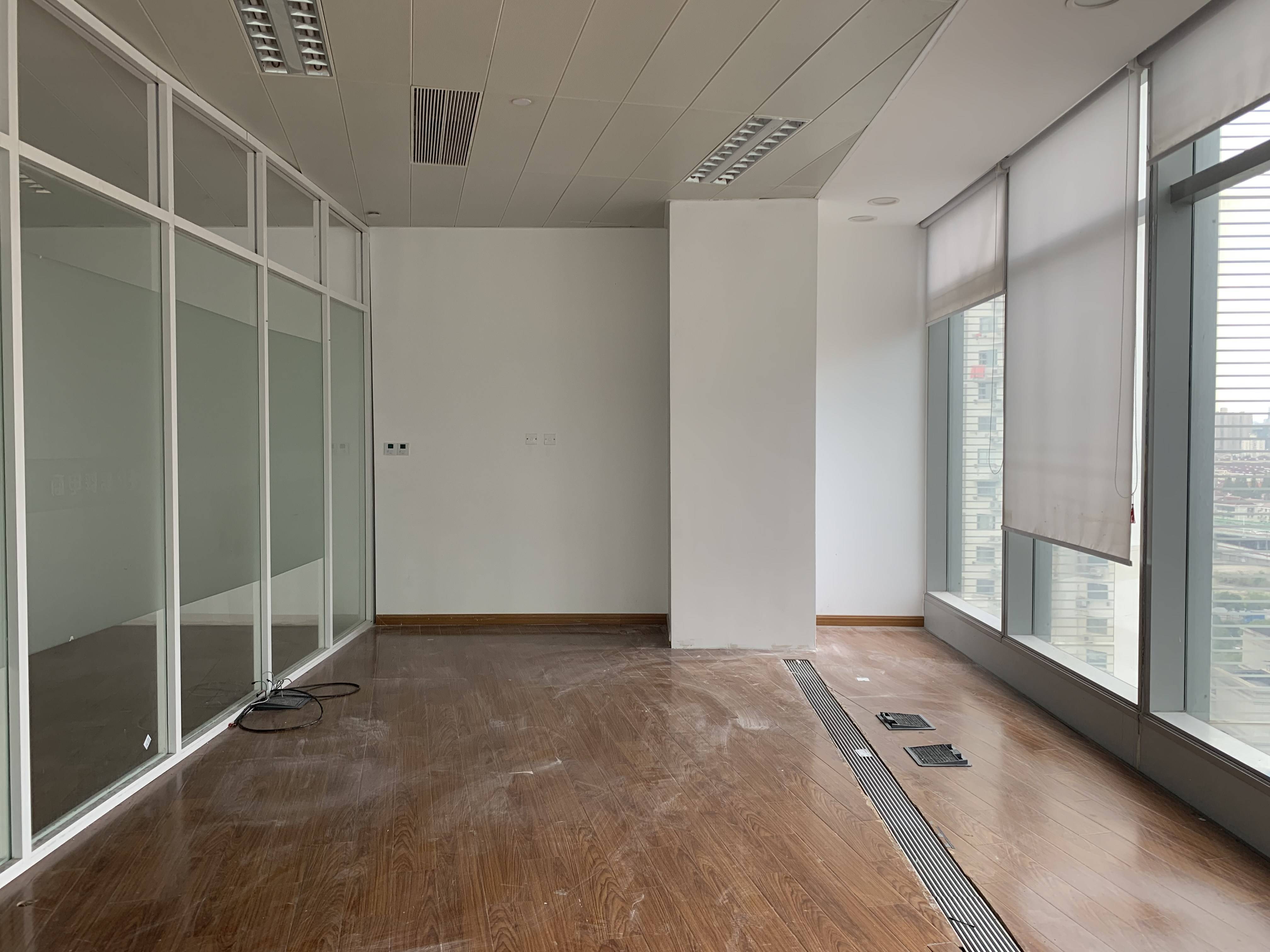 世博滨江绿地海外滩238平米写字楼出租