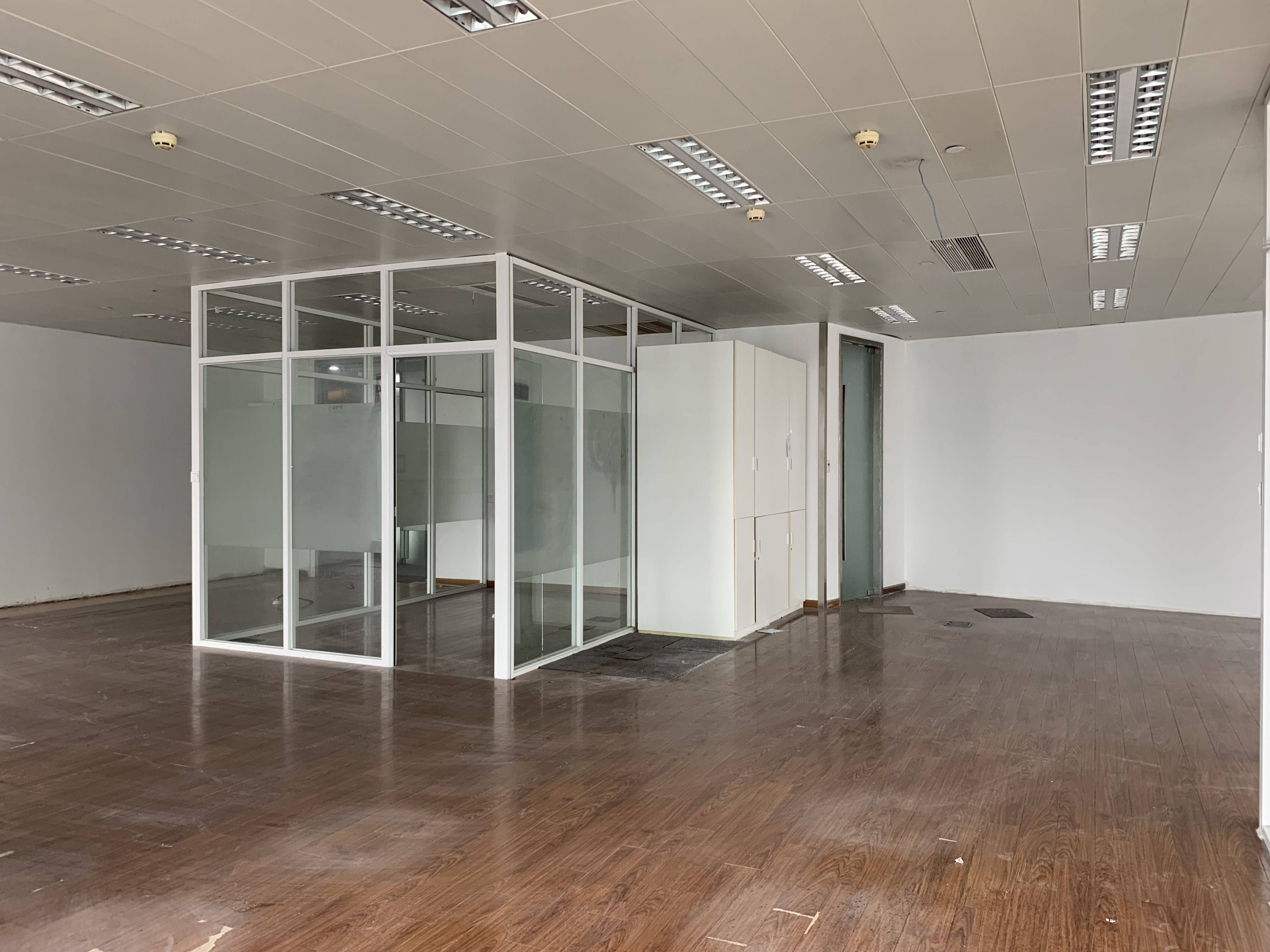 世博滨江绿地海外滩238平米写字楼出租