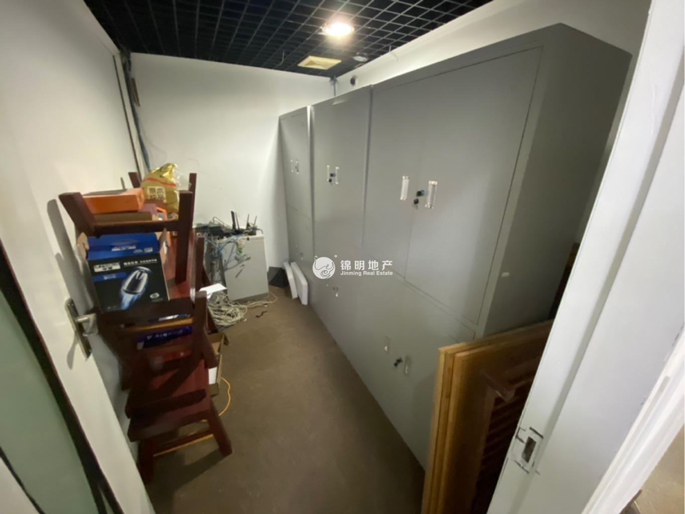临平路上海商贸大厦108平米写字楼出租