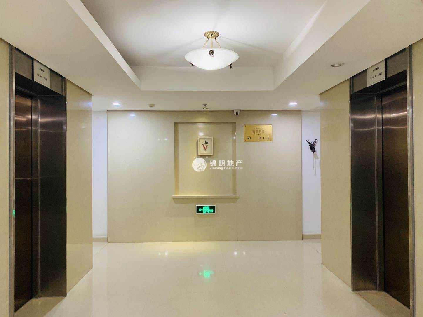 南京西路丽都新贵127平米写字楼出租