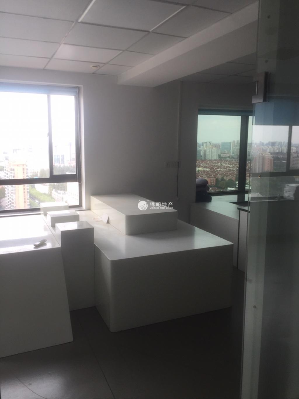 漕河泾光大会展中心130平米写字楼出租