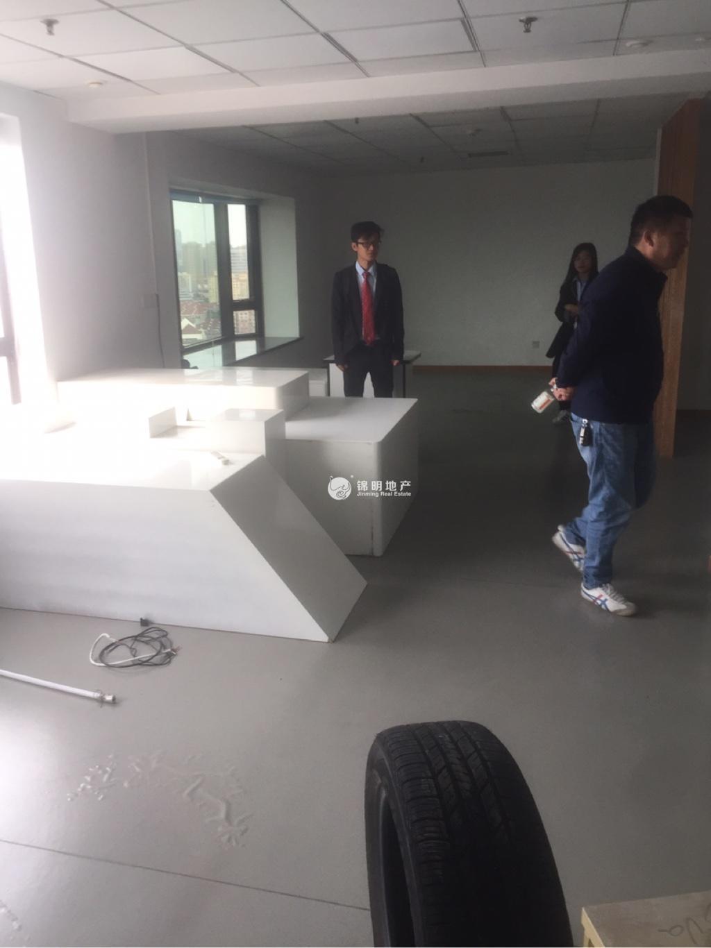 漕河泾光大会展中心130平米写字楼出租