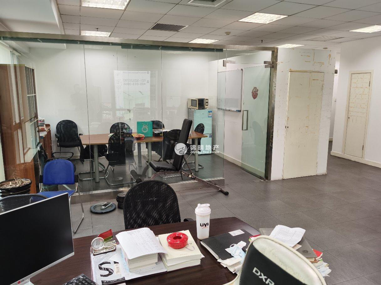 长寿路财富时代大厦126平米写字楼出租