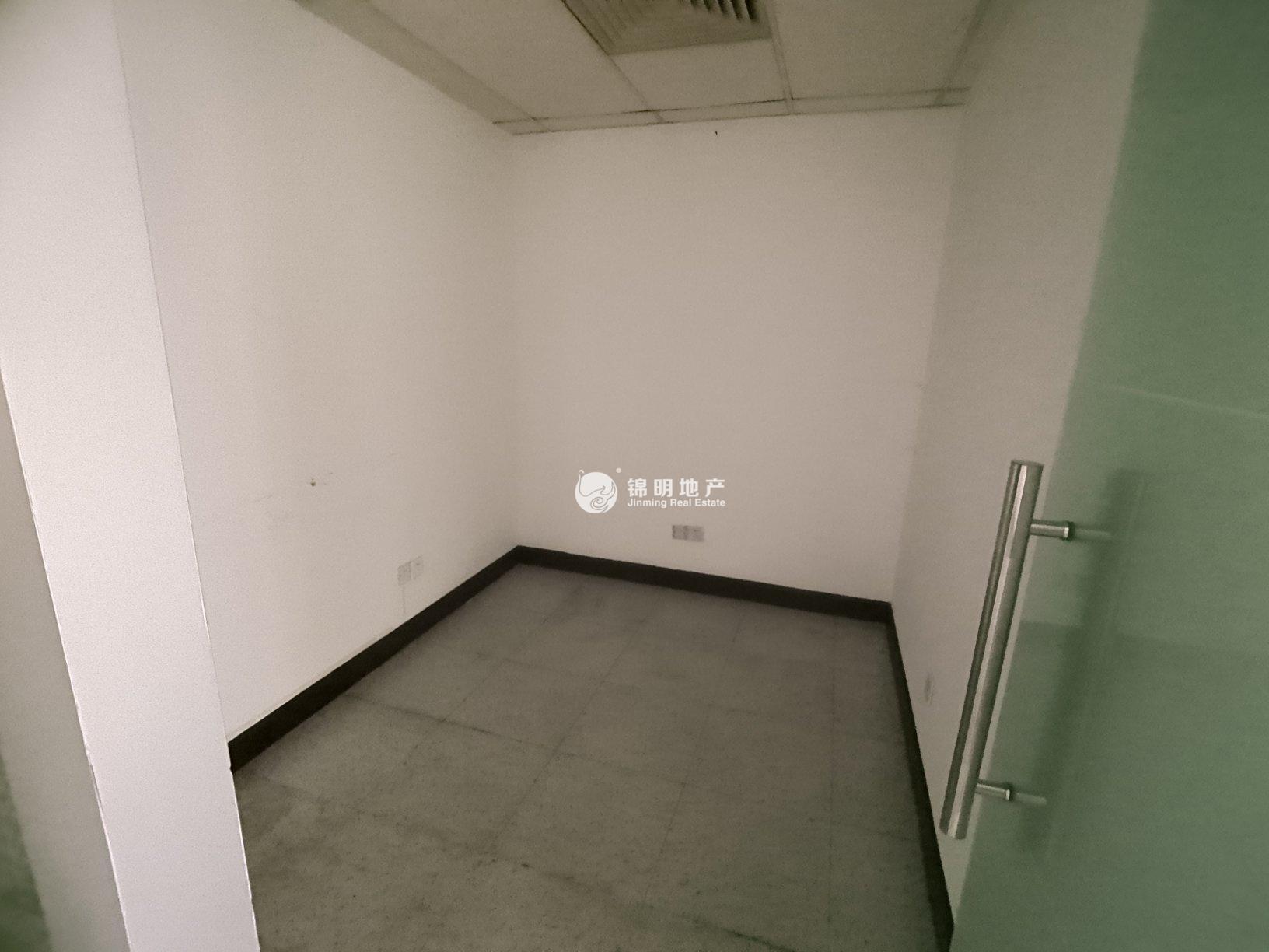 临平路上海商贸大厦108平米写字楼出租