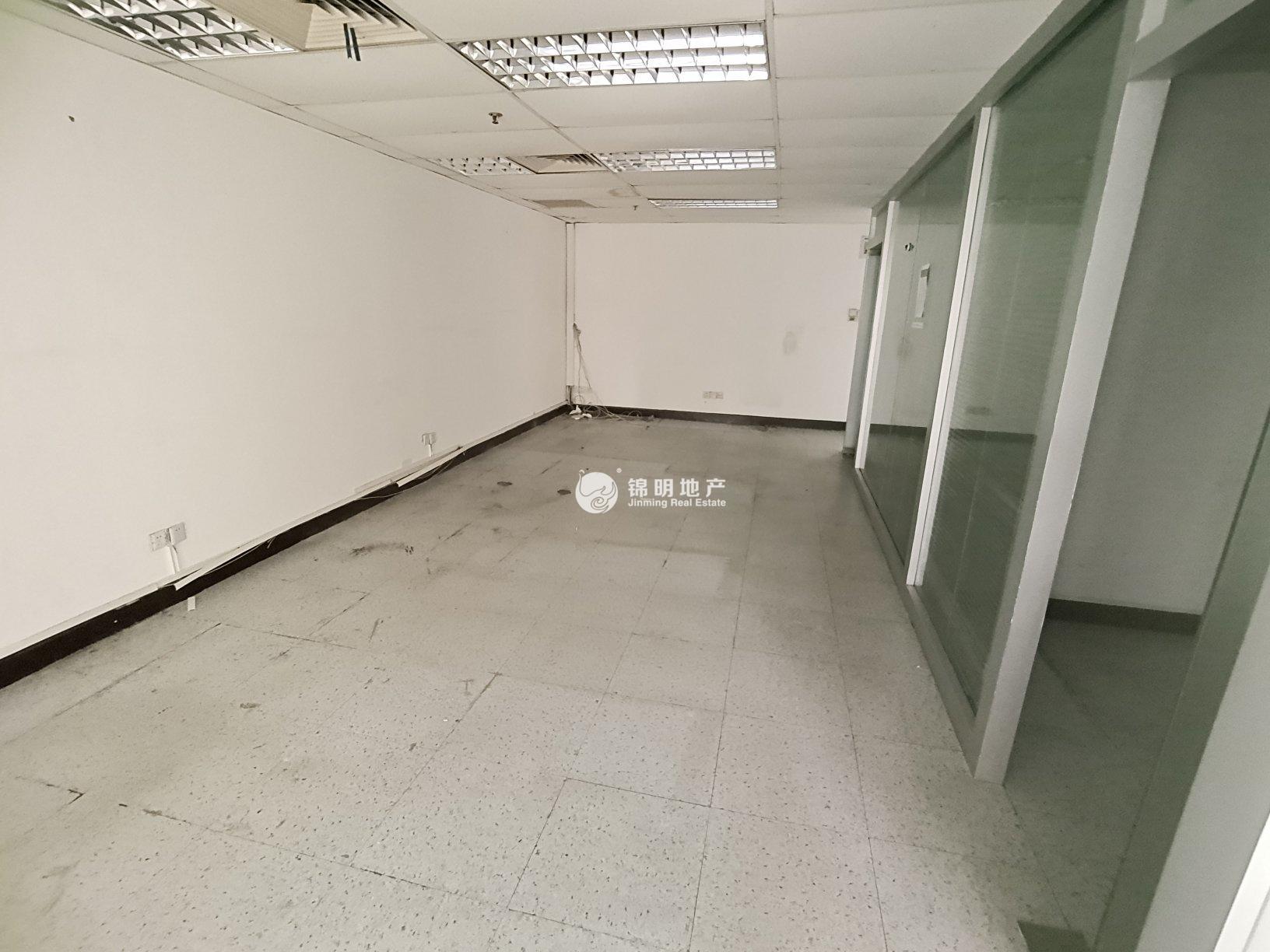 临平路上海商贸大厦108平米写字楼出租