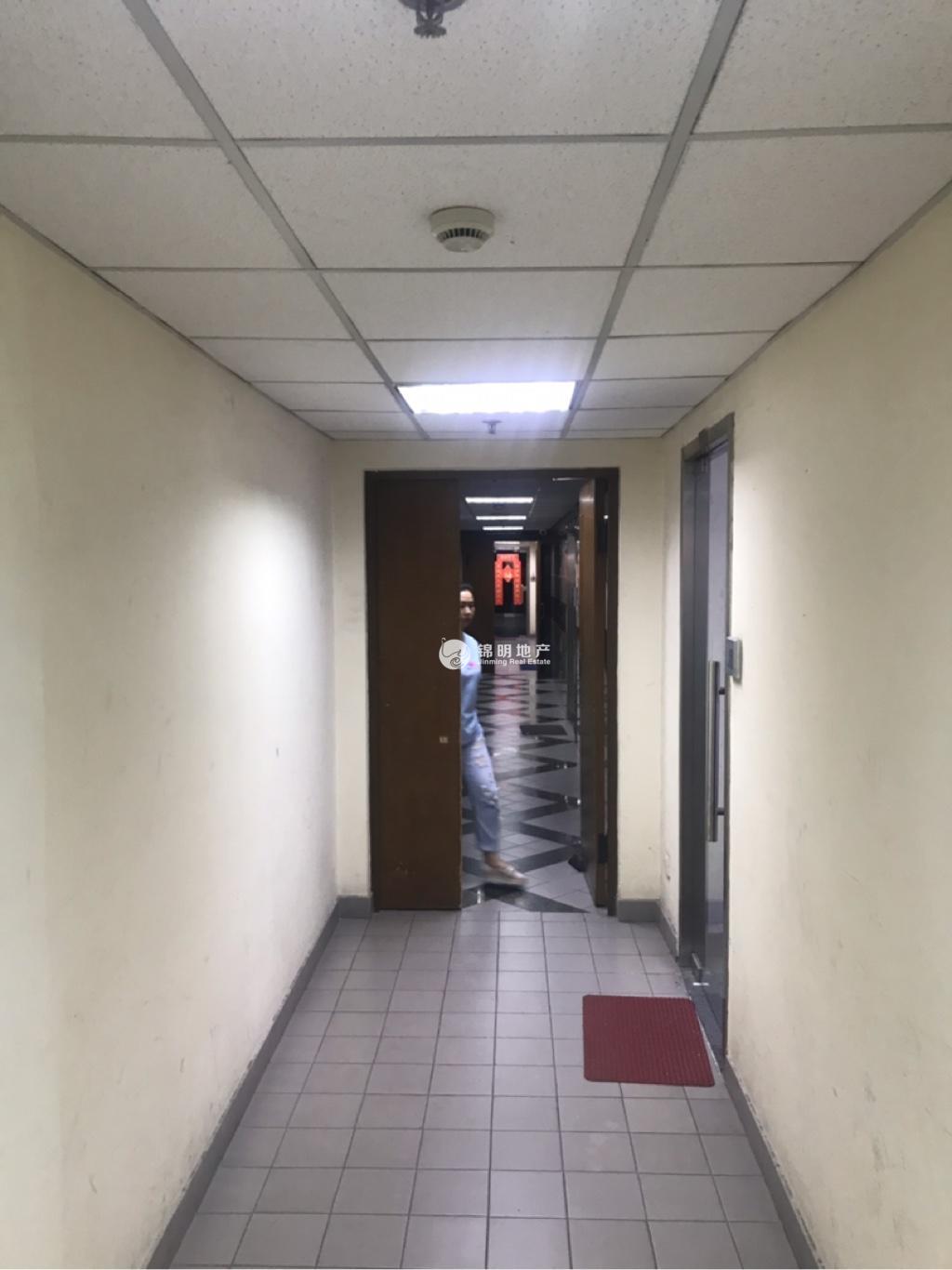 临平路上海商贸大厦108平米写字楼出租