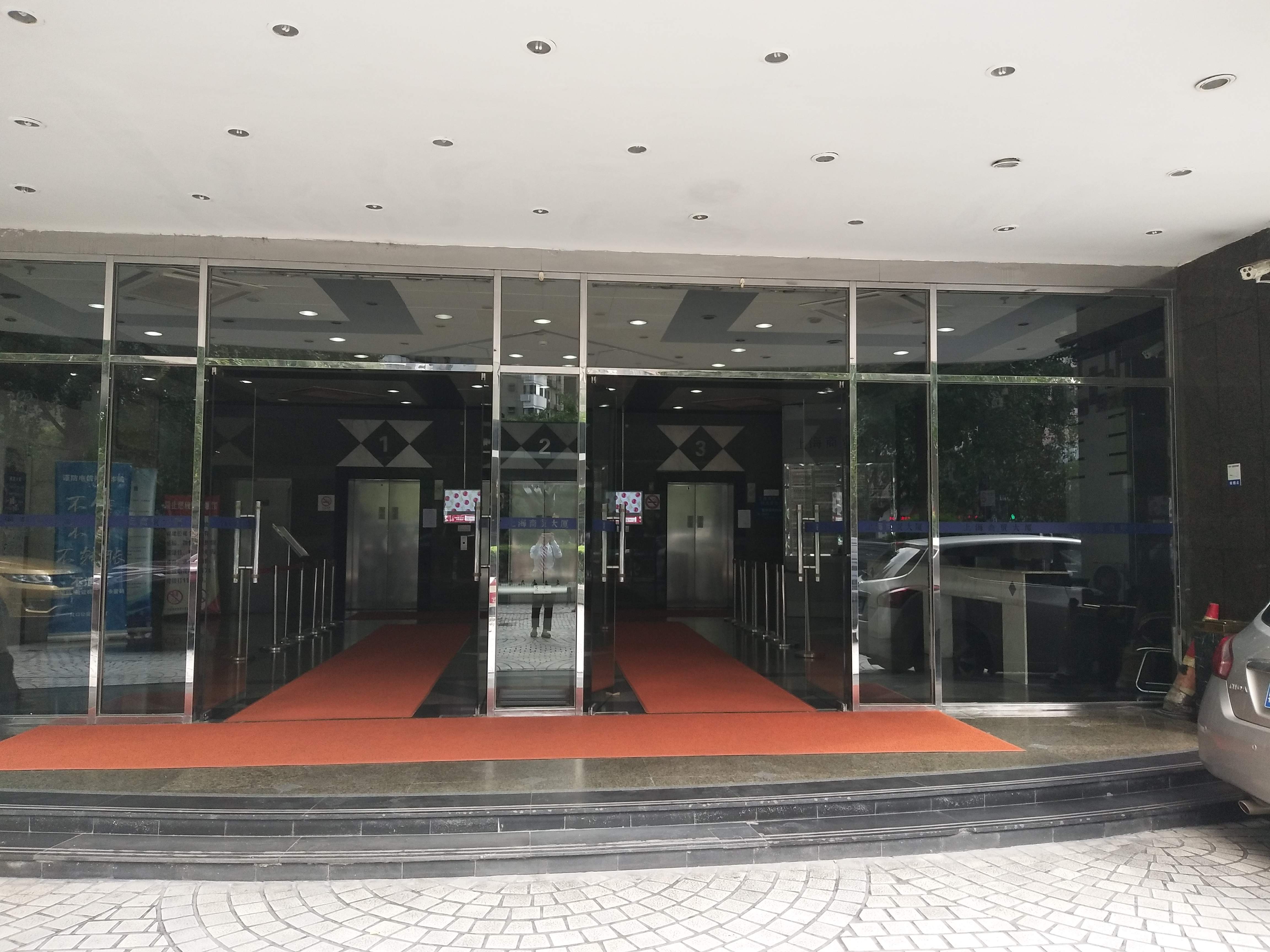 临平路上海商贸大厦108平米写字楼出租