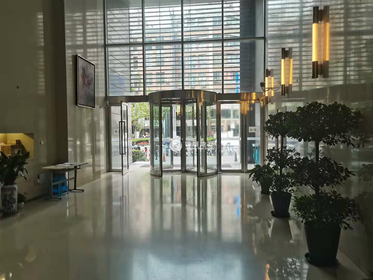 南京西路丽都新贵62平米写字楼出租