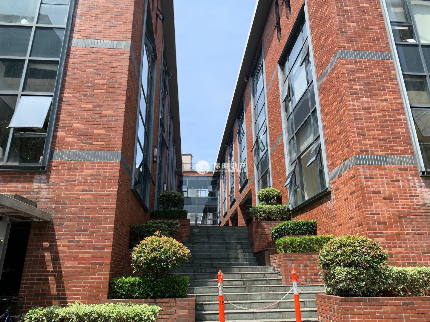 控江路城市概念创意园538平米写字楼出租