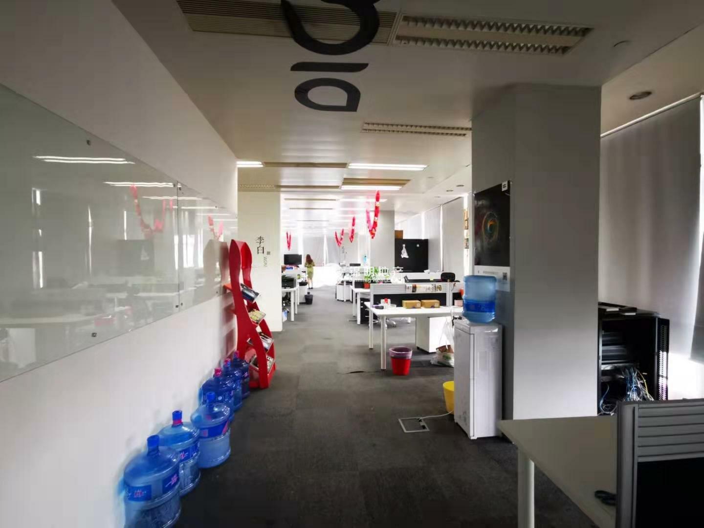 世博滨江绿地海外滩211平米写字楼出租