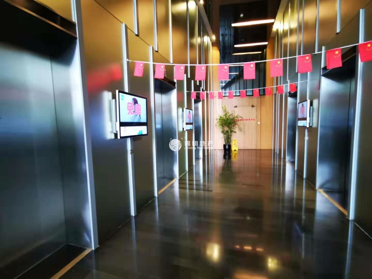 世博滨江绿地海外滩211平米写字楼出租