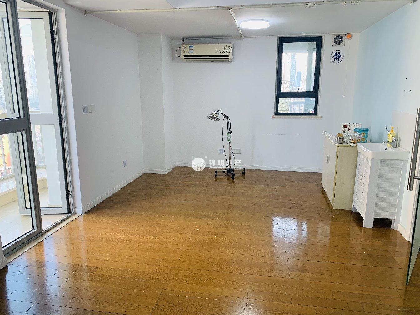 南京西路丽都新贵183平米写字楼出租