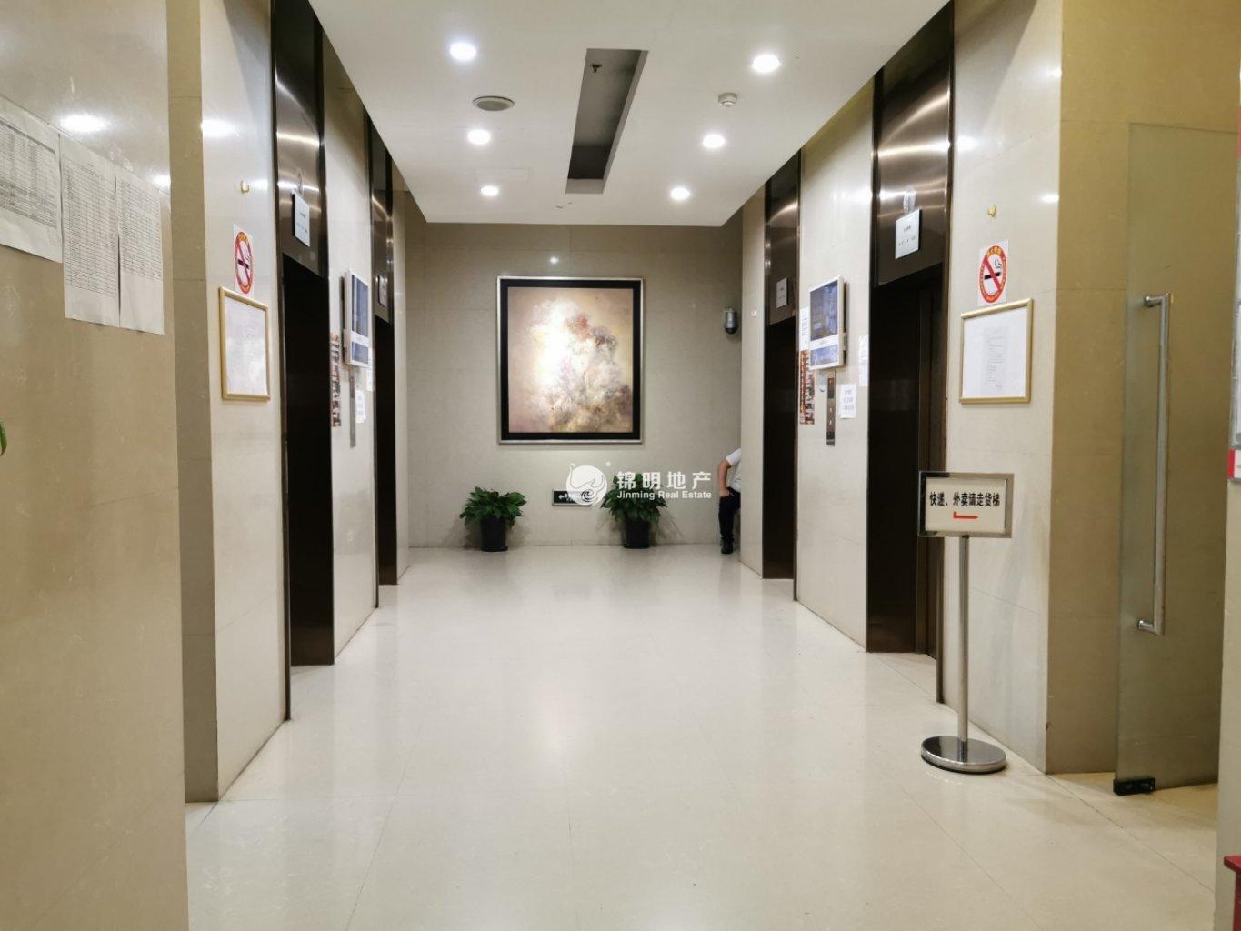 南京西路丽都新贵183平米写字楼出租