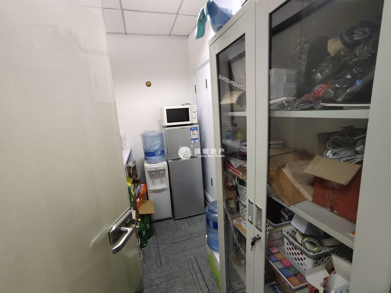 陆家嘴华融大厦133平米写字楼出租