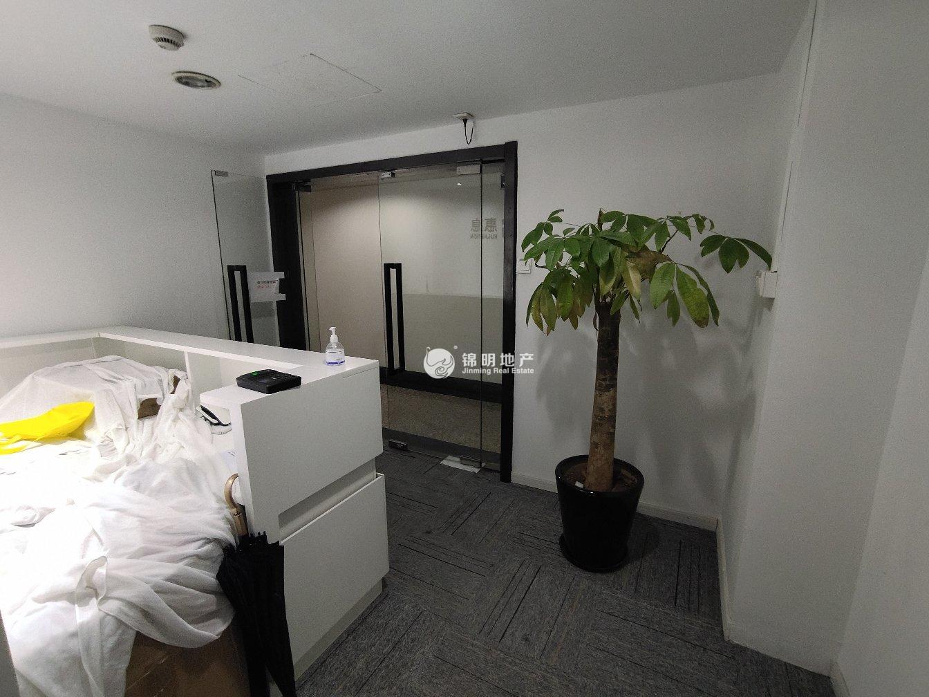 陆家嘴华融大厦133平米写字楼出租