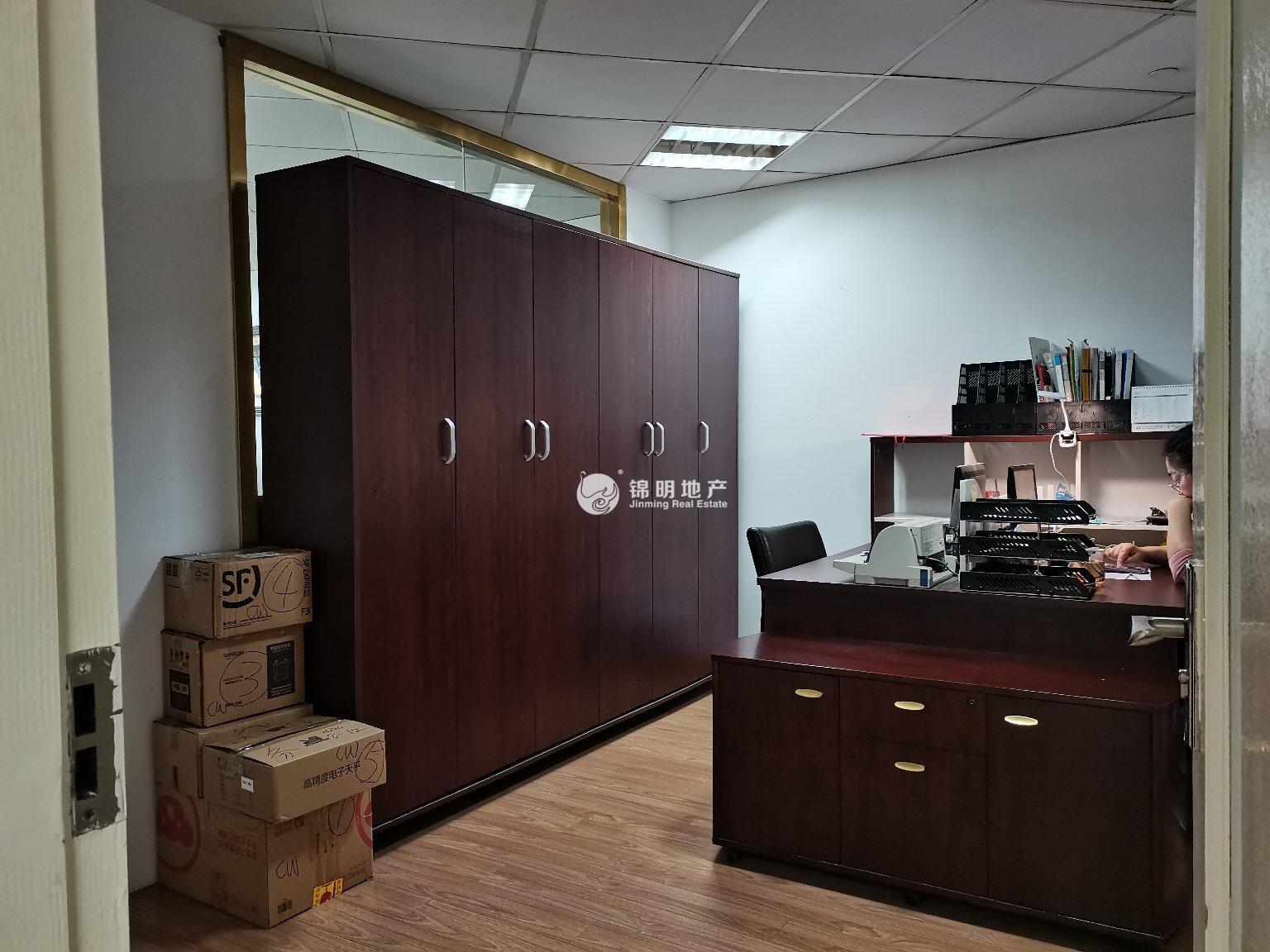 光新浦发广场227平米写字楼出租