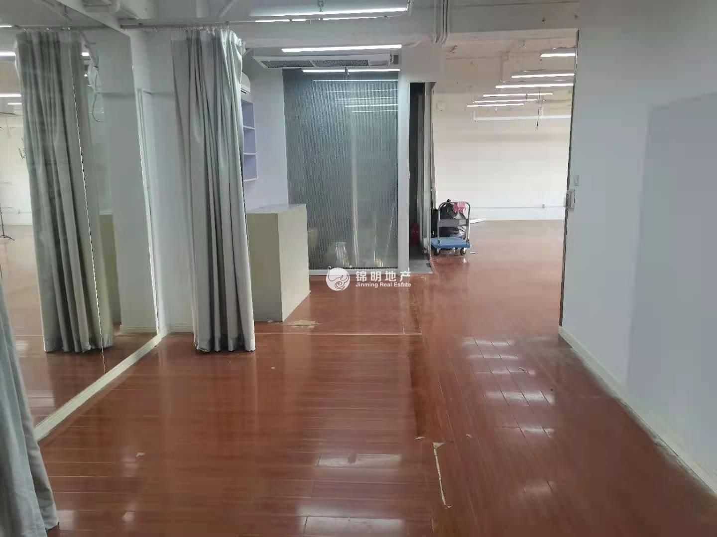 南京西路和一大厦224平米写字楼出租