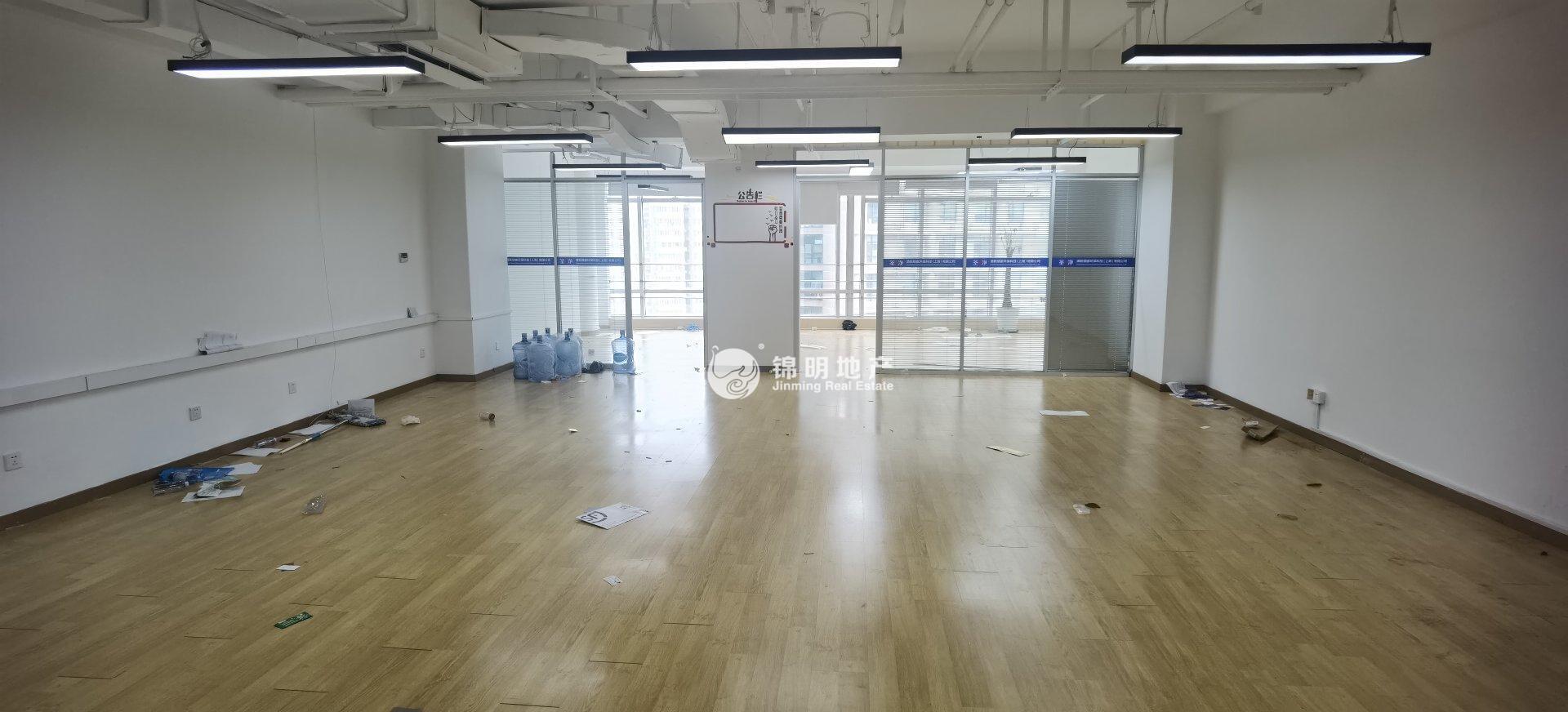 不夜城上海现代交通商务大厦242平米写字楼出租