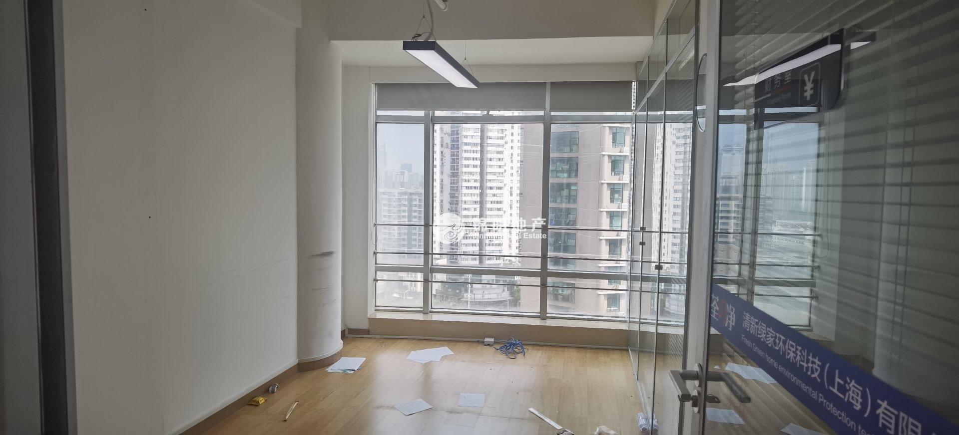 不夜城上海现代交通商务大厦242平米写字楼出租