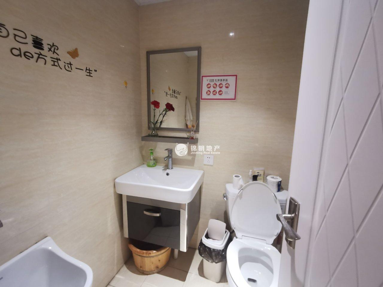 打浦桥海兴广场174平米写字楼出租