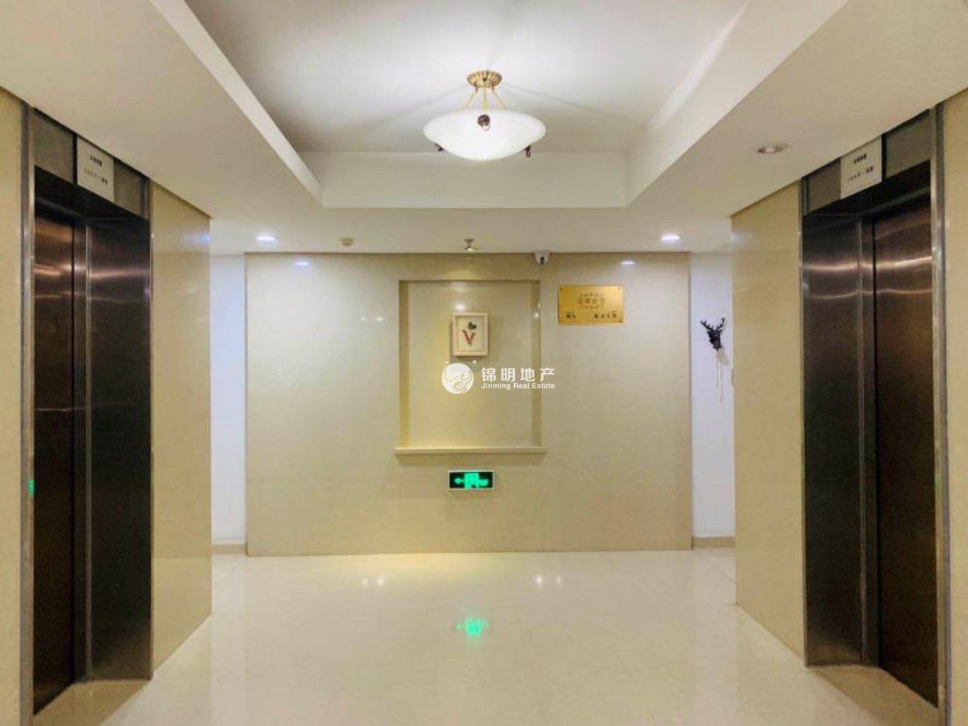 南京西路丽都新贵82平米写字楼出租